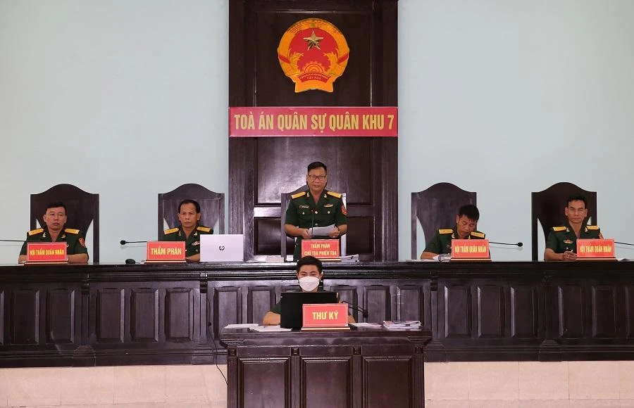 Sau bốn ngày xét xử, Tòa án Quân sự Quân khu 7 tuyên án đối với 14 bị cáo. Ảnh: Thông tấn Quân sự