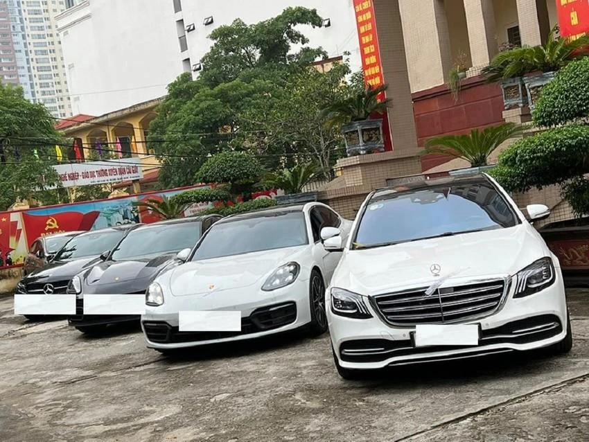 Dàn siêu xe bị tạm giữ tại thời điểm triệt phá đường dây cờ bạc. Ảnh: PB Dàn siêu xe bị tạm giữ tại thời điểm triệt phá đường dây cờ bạc. Ảnh: PB