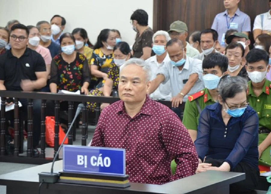 Cựu chủ tịch trung tâm hỗ trợ người nghèo bị đề nghị án chung thân với cáo buộc “giăng bẫy” lừa đảo hơn 1.000 người. Ảnh: UYÊN TRANG