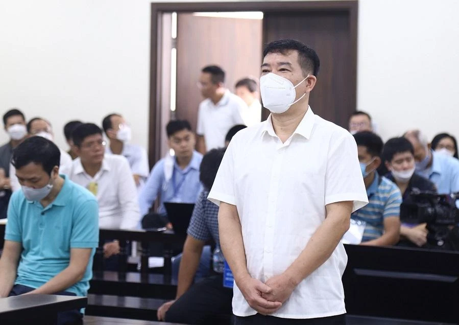 Bị cáo Phùng Anh Lê tại tòa ngày 13-8. Ảnh: UYÊN TRANG Bị cáo Phùng Anh Lê tại tòa ngày 13-8. Ảnh: UYÊN TRANG