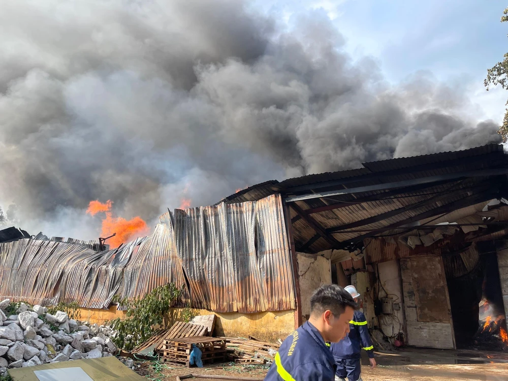 Hình ảnh hiện trường nhà kho bị cháy