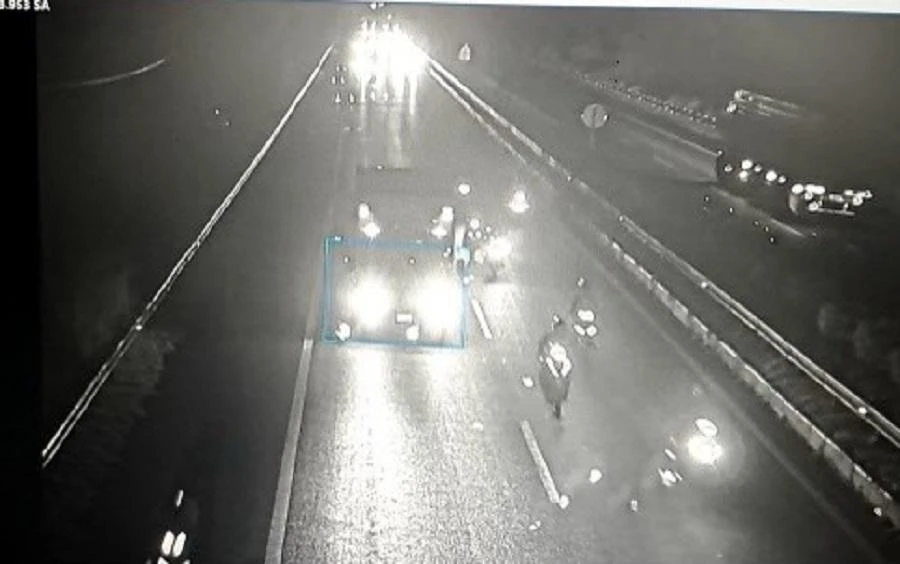 CSGT ngăn chặn hai nhóm thanh niên điều khiển 20 xe máy đi thành đoàn trên cao tốc TPHCM - Long Thành - Dầu Giây