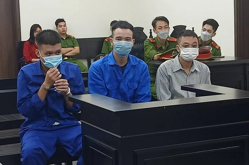 Ba bị cáo tại tòa. Ảnh: UYÊN TRANG