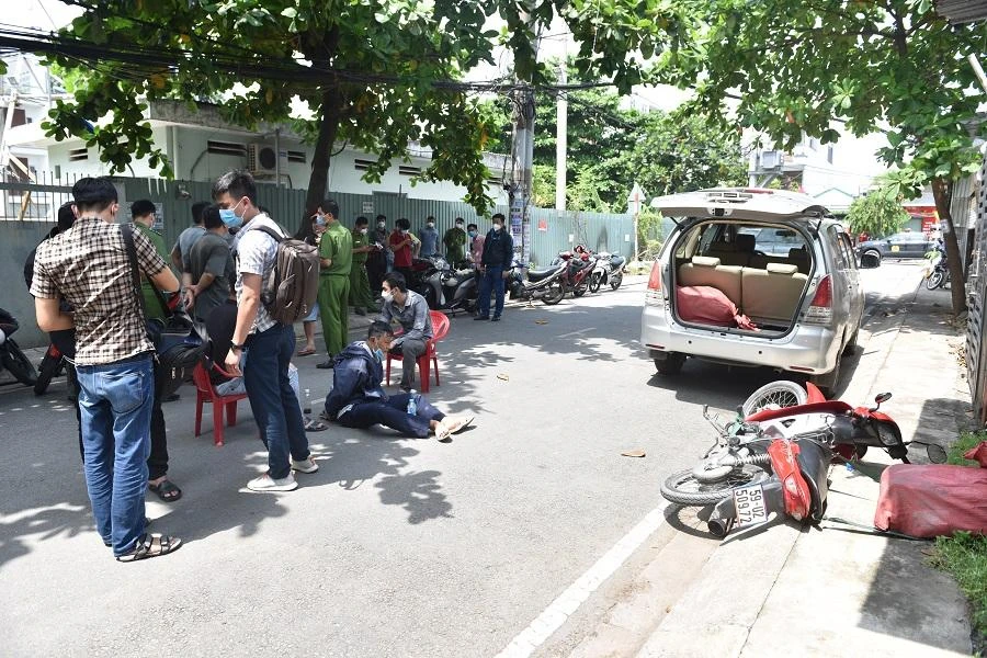 Cảnh sát ập vào bắt giữ các nghi phạm khi đang giao dịch mua bán ma túy, thu 31 kg ma túy tổng hợp. Ảnh: CACC trum-ma-tuy-tron-truy-na