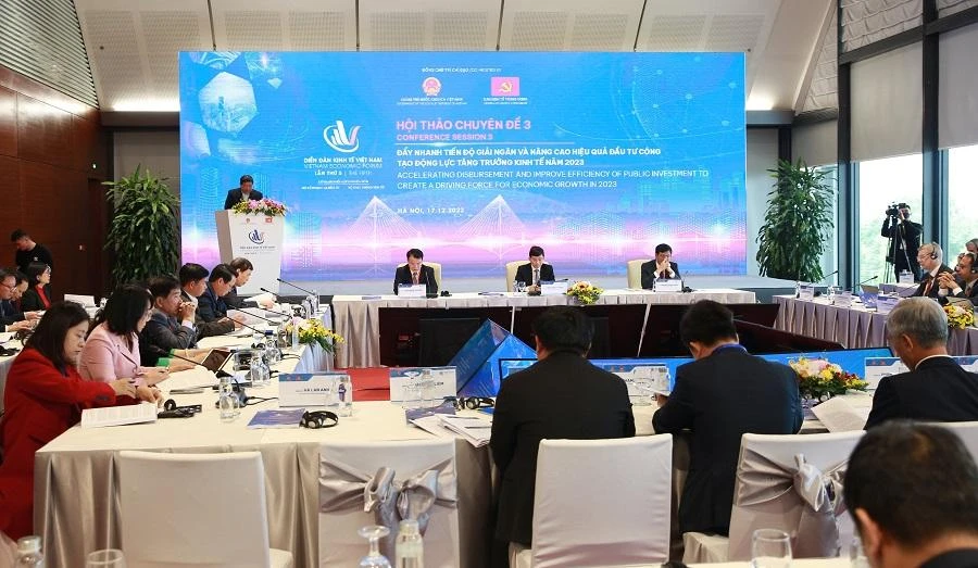 Phiên thảo luận với chủ đề đẩy mạnh tiến độ giải ngân và nâng cao hiệu quả đầu tư công tạo động lực tăng trưởng kinh tế năm 2023. Ảnh: BTC