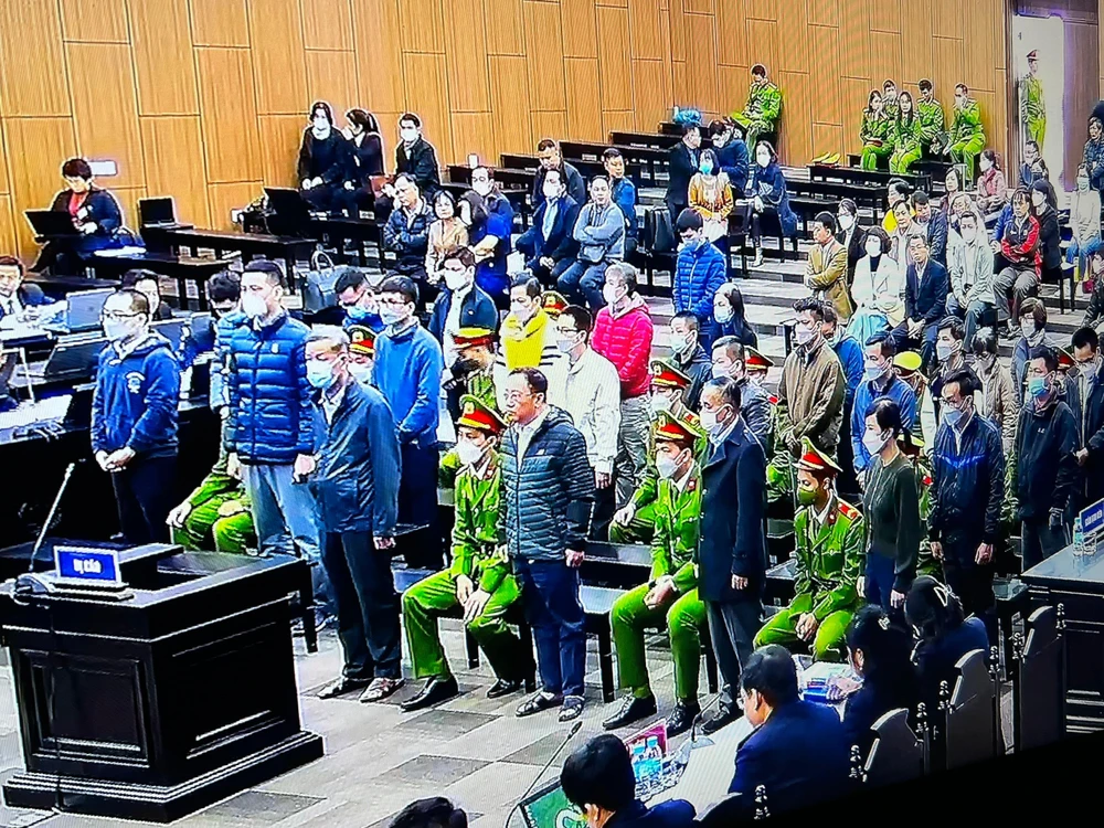 Các bị cáo trong vụ AIC tại tòa. Ảnh: UYÊN TRANG Các bị cáo trong vụ AIC tại tòa. Ảnh: UYÊN TRANG