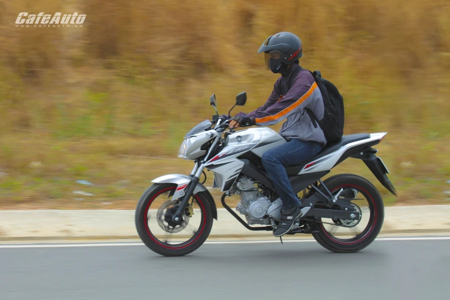 Làm sao phanh xe máy an toàn khi bất ngờ?