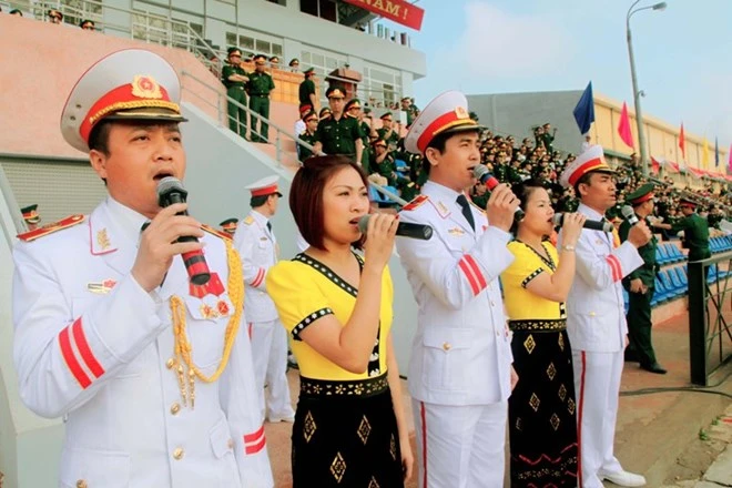 Màn diễn có sự phối hợp cùng các nghệ sĩ quân đội