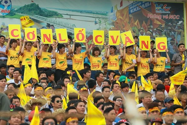 Bóng đá xứ Thanh: Tình yêu được "rao bán" bằng mọi cách? ảnh 4 Bóng đá xứ Thanh: Tình yêu được "rao bán" bằng mọi cách? ảnh 4