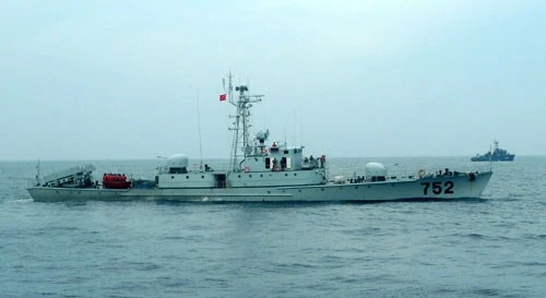 Vạch mặt những tàu chiến Trung Quốc hộ tống giàn khoan HD-981 ảnh 3