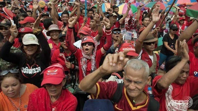 Thái Lan: Hàng chục ngàn 'Áo đỏ' đang xông vào Bangkok ảnh 2 Thái Lan: Hàng chục ngàn 'Áo đỏ' đang xông vào Bangkok ảnh 2