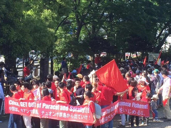 Người Việt tại Nhật phản đối trước Sứ quán Trung Quốc ảnh 10