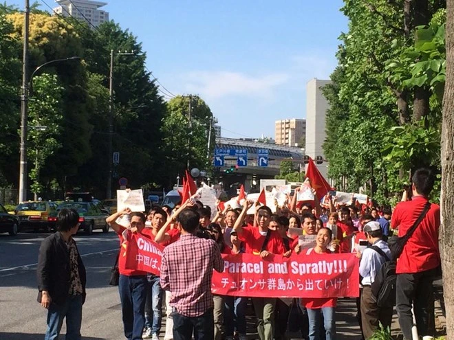 Người Việt tại Nhật phản đối trước Sứ quán Trung Quốc ảnh 13