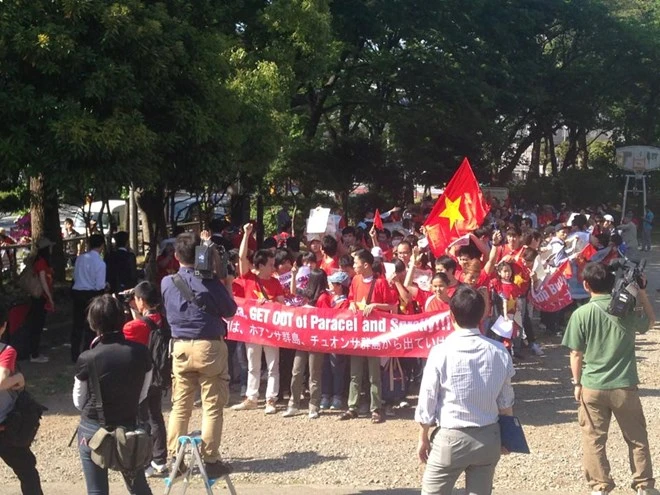 Người Việt tại Nhật phản đối trước Sứ quán Trung Quốc ảnh 3