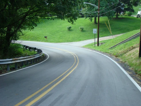 Bạn đã biết cách phanh ô tô hiệu quả? ảnh 1