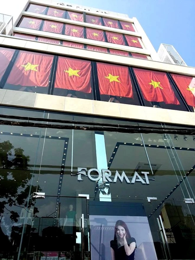 Phủ kín cờ Tổ quốc: Các cửa hàng Format khiến cư dân mạng cảm động ảnh 5