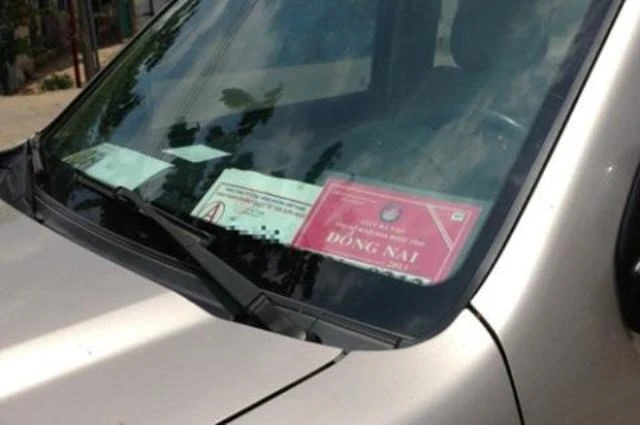 CSGT xử lý việc "trưng" mũ cảnh sát trên xế hộp làm "ngáo ộp" thế nào? ảnh 2