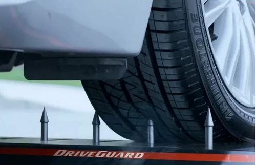 Lái xe vẫn có thể chạy với tốc độ cao nếu chẹt phải đinh nhờ công nghệ mới.