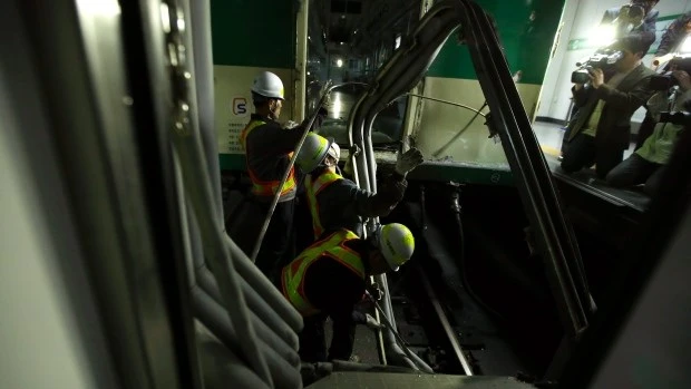 Nổ ở nhà ga tàu điện ngầm gần Seoul, 11 người bị thương ảnh 1