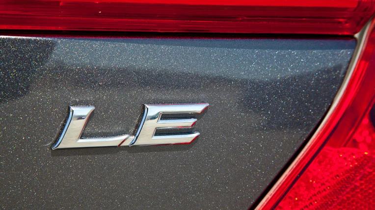 2012-toyota-camry-LE.jpg