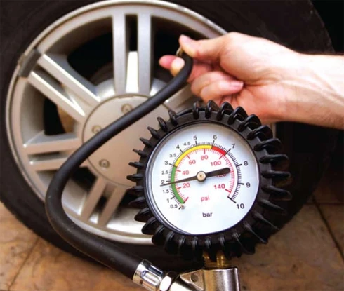 Lái và giữ xe trong hè ảnh 3