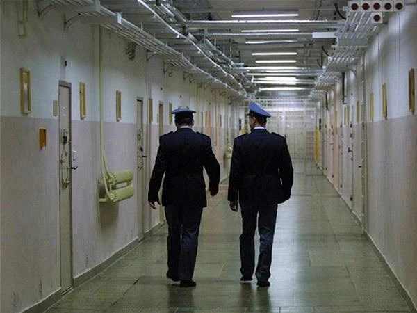 Lương thấp ở các "nghề nhạy cảm" - mầm mống tạo tham nhũng ảnh 1