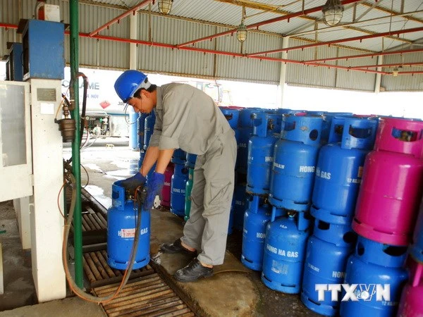 Từ 1/6 giá gas tăng từ 5.000-6.000 đồng cho mỗi bình 12kg ảnh 1 Từ 1/6 giá gas tăng từ 5.000-6.000 đồng cho mỗi bình 12kg ảnh 1