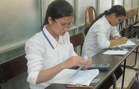 Về Hội đồng 18 người phục vụ một thí sinh thi Sử ảnh 1