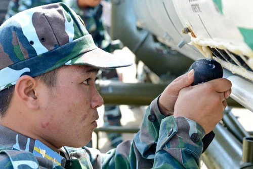 Huấn luyện dây chuyền sản xuất đạn Tên lửa C75 ở Trung đoàn 274