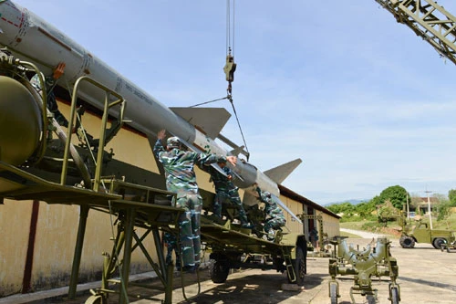 Huấn luyện dây chuyền sản xuất đạn Tên lửa C75 ở Trung đoàn 274