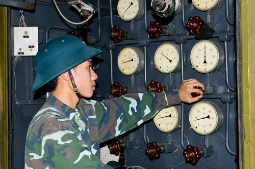 Huấn luyện dây chuyền sản xuất đạn Tên lửa C75 ở Trung đoàn 274