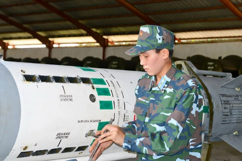 Huấn luyện dây chuyền sản xuất đạn Tên lửa C75 ở Trung đoàn 274