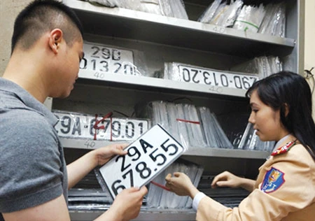 Còn nhiều ý kiến khác nhau về việc bán đấu giá biển số xe đẹp