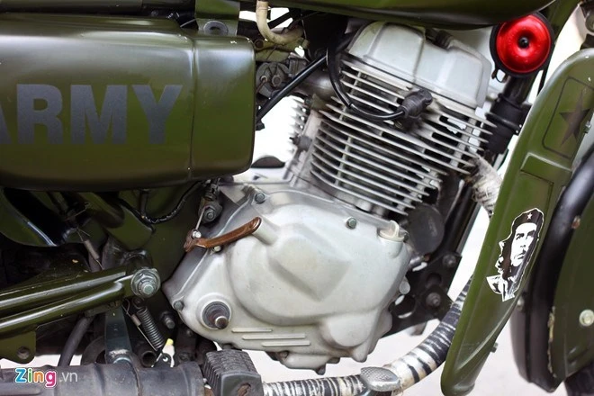 Chiếc Honda CD độ kì công từ chất liệu xe tăng và súng cối ảnh 9