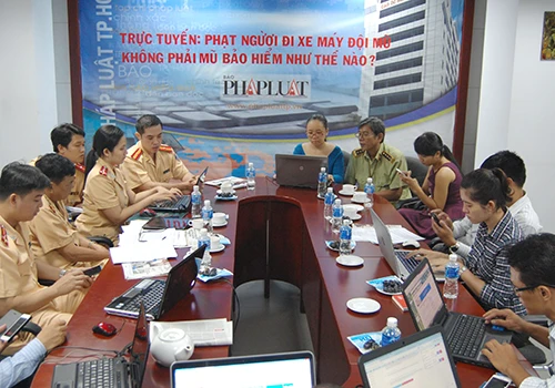 Trực tuyến: Phạt người đi xe máy đội mũ không phải mũ bảo hiểm như thế nào? ảnh 1