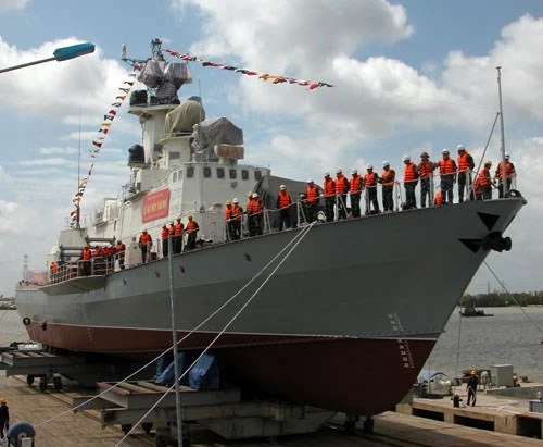 Chương trình đóng tàu 12418 bắt đầu được triển khai từ cuối năm 2009 Tháng 9-2013, chiếc thứ nhất (HQ-377) trong chương trình đóng tàu 12418 được hạ thủy thành công Sau đó, 2 tàu HQ-377 và HQ378 tiến hành bắn thử nghiệm, đạt kết quả cao Hai tàu được trang bị nhiều khí tài hiện đại Sau thời gian chạy thử nghiệm thành công, 2 tàu tên lửa được bàn giao cho Lữ đoàn 167 Các đại biểu cắt băng bàn giao tàu Quang cảnh tại lễ bàn giao tàu Cán bộ, chiến sĩ hai tàu thể hiện quyết tâm trong lễ bàn giao Cán bộ, chiến sĩ Tổng công ty Ba Son tự hào hoàn thành cặp tàu đầu tiên Chuyên gia Nga tặng kỷ niệm chương cho thuyền trưởng tàu HQ-377 Thượng tướng Trương Quang Khánh, Ủy viên Trung ương Đảng, Ủy viên Quân ủy Trung ương, Thứ trưởng Bộ Quốc phòng động viên cán bộ, chiến sĩ tàu HQ-377 và HQ-378 Chiếc thứ 3 (M3) và thứ 4(M4) trong chương trình cũng vừa được hạ thủy, dự kiến bàn giao vào quý 1 năm 2015