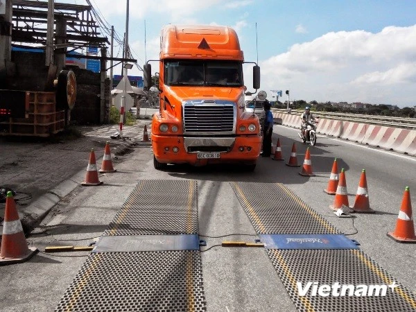 Bộ GTVT đề nghị dừng xử phạt xe vi phạm quá tải trọng trục ảnh 1