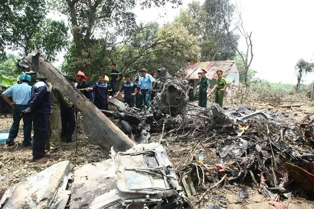 Ảnh đặc biệt tướng lĩnh quân đội thị sát hiện trường trực thăng rơi ảnh 13