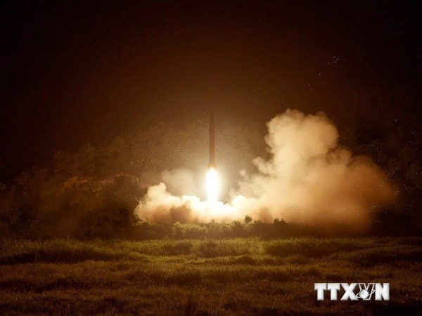 Triều Tiên bắn 100 loạt đạn pháo vào vùng biển phía Đông ảnh 1