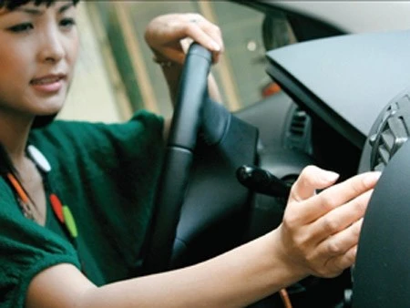 Những thói quen phụ nữ nên bỏ khi lái xe ảnh 1