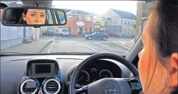 Những thói quen phụ nữ nên bỏ khi lái xe ảnh 4