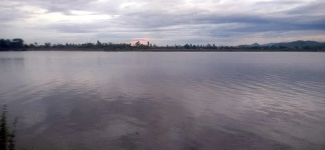 Khúc sông nơi có thông tin cá lớn xuất hiện đang gây xôn xao dư luận tại thôn Long Đại.