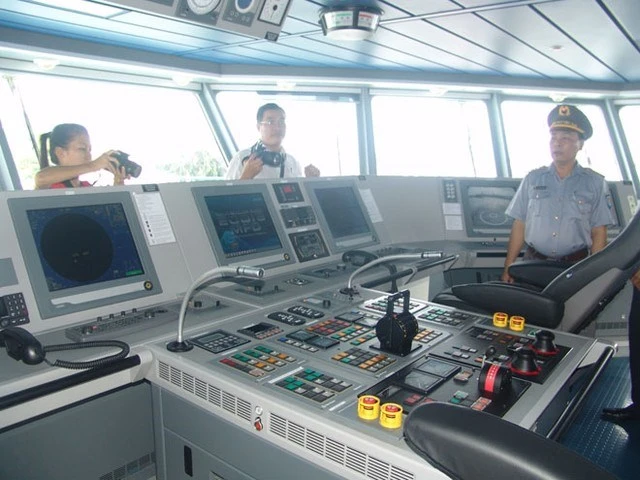 Bên trong khoang điều khiển tàu Kiểm ngư-781 hiện đại nhất VN ảnh 2