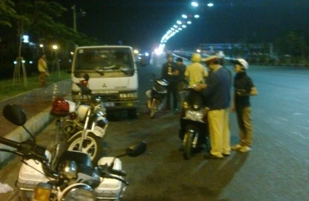 Nghi án CSGT Hàng Xanh ném vật cứng làm vỡ mũi người lách chốt ảnh 2