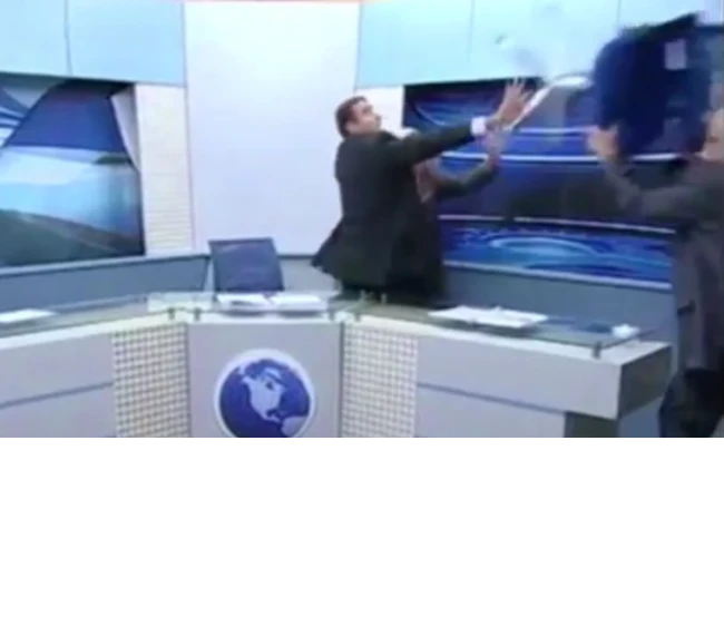 Khách mời bình luận quốc tế đánh nhau ngay trên trường quay ảnh 1