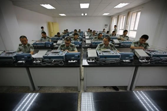 Đằng sau sự cởi mở của quân đội Trung Quốc là gì? ảnh 5