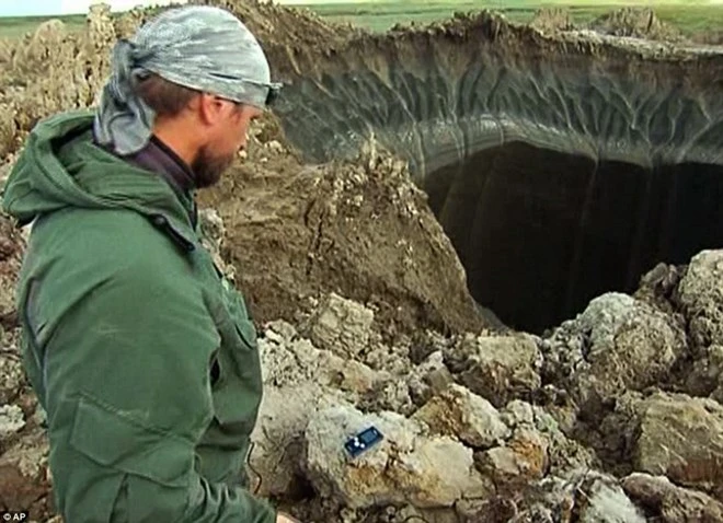 Lý giải nguyên nhân hình thành miệng hố khổng lồ bí ẩn ở Siberia ảnh 1