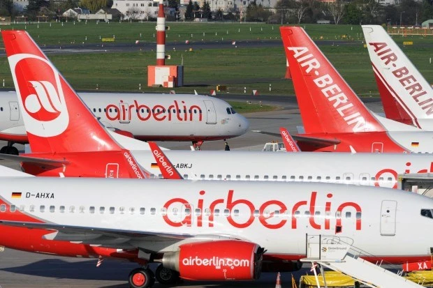 Một máy bay chở khách của Air Berlin bị mất bánh khi hạ cánh ảnh 1