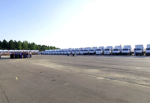 Bên trong xe tải cứu trợ của Nga sang Ukraine có gì? ảnh 2