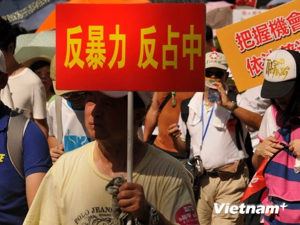 Hong Kong bùng nổ biểu tình lớn chống chiếm lĩnh “phố Wall“ ảnh 1